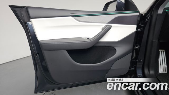 Tesla Model Y 2025 — photo 14