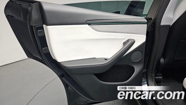 Tesla Model Y 2025 — photo 15