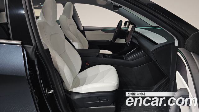 Tesla Model Y 2025 — photo 16