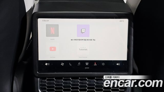 Tesla Model Y 2025 — photo 30