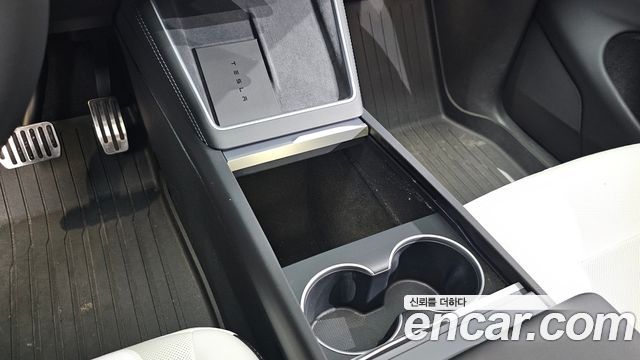 Tesla Model Y 2025 — photo 32