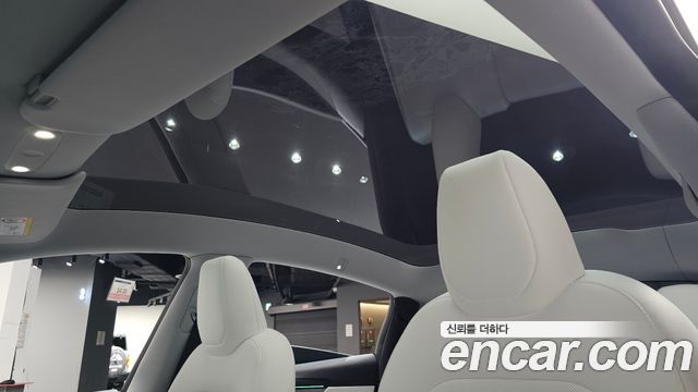 Tesla Model Y 2025 — photo 35