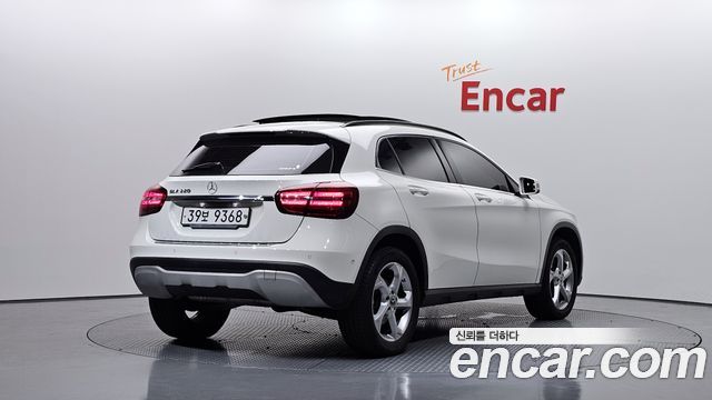 Mercedes-Benz GLA-Class 2018 — photo 2