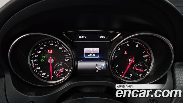 Mercedes-Benz GLA-Class 2018 — photo 11
