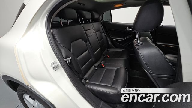 Mercedes-Benz GLA-Class 2018 — photo 17