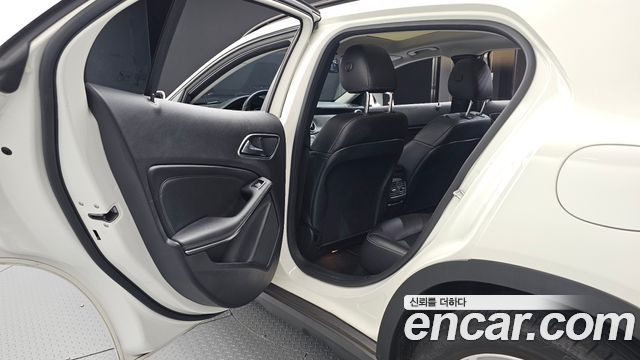 Mercedes-Benz GLA-Class 2018 — photo 18