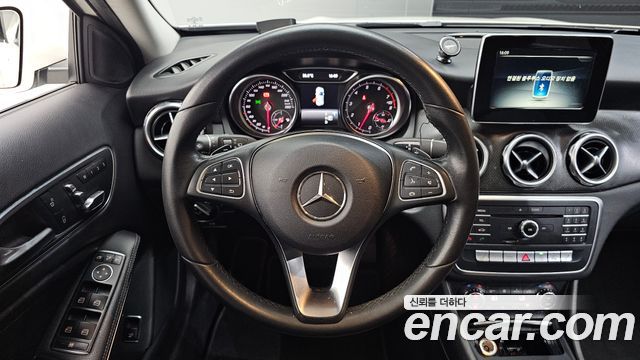 Mercedes-Benz GLA-Class 2018 — photo 19