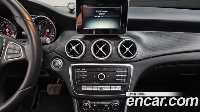 Mercedes-Benz GLA-Class 2018 — photo 20