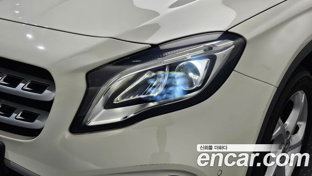 Mercedes-Benz GLA-Class 2018 — photo 8