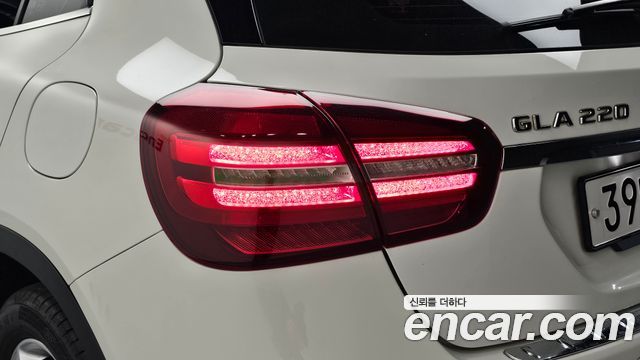 Mercedes-Benz GLA-Class 2018 — photo 9