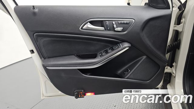 Mercedes-Benz GLA-Class 2018 — photo 14