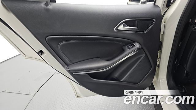Mercedes-Benz GLA-Class 2018 — photo 15