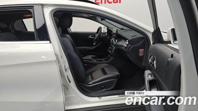 Mercedes-Benz GLA-Class 2018 — photo 16