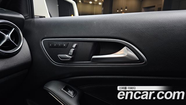 Mercedes-Benz GLA-Class 2018 — photo 27