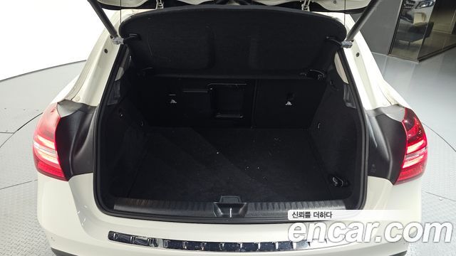 Mercedes-Benz GLA-Class 2018 — photo 30