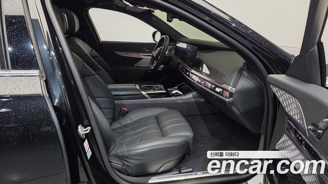 BMW i7 2024 — photo 17