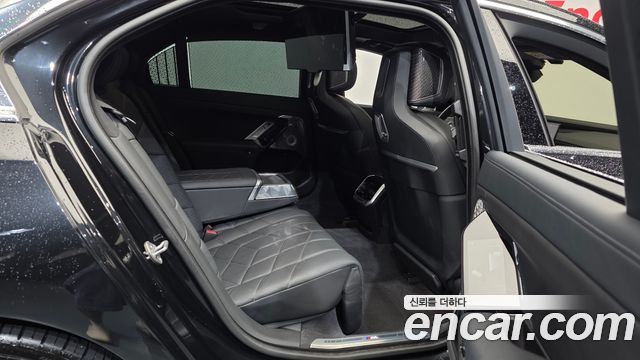 BMW i7 2024 — photo 18