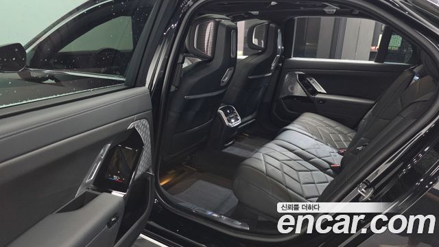 BMW i7 2024 — photo 16
