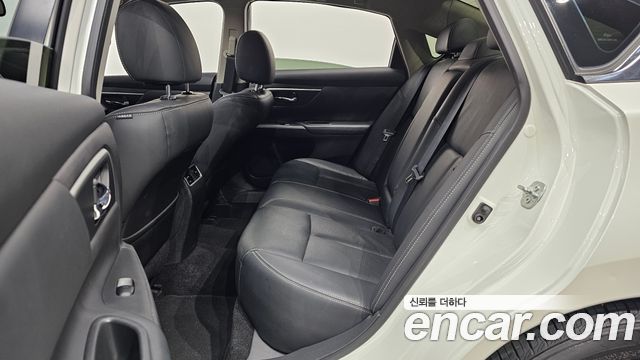 Nissan Altima 2017 — photo 11