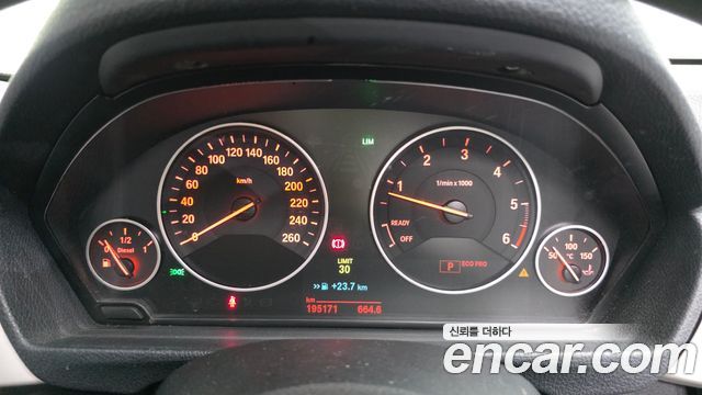 BMW 3-Series 2012 — photo 8