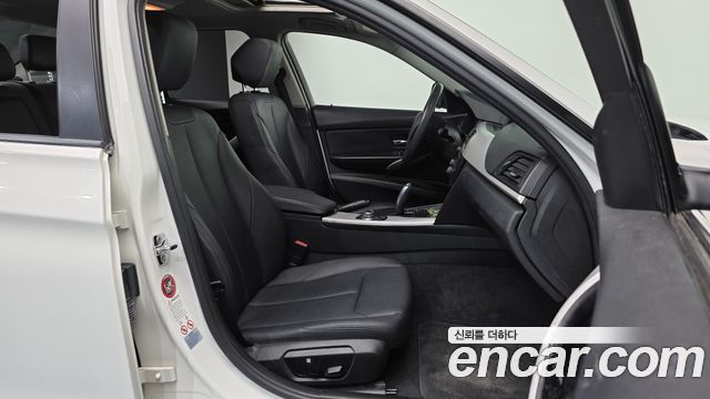 BMW 3-Series 2012 — photo 11