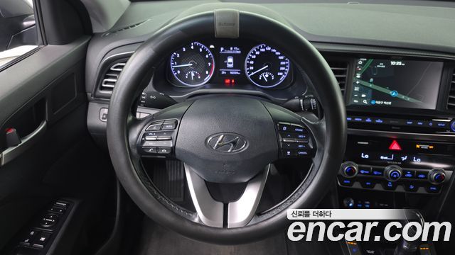 Hyundai AVANTE 2019 — photo 13