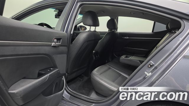 Hyundai AVANTE 2019 — photo 17