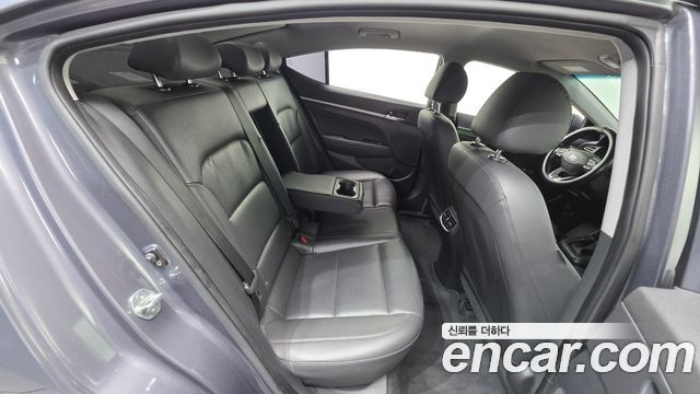 Hyundai AVANTE 2019 — photo 18