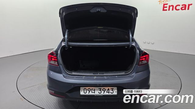 Hyundai AVANTE 2019 — photo 19