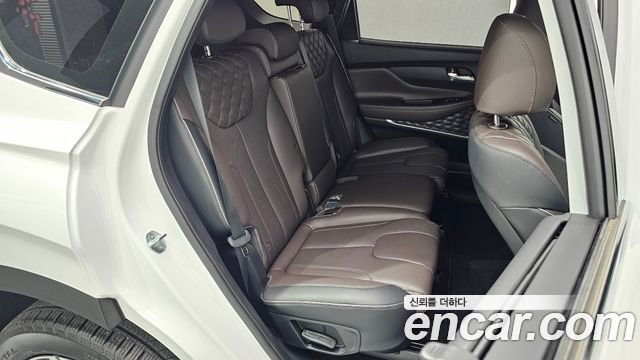 Hyundai Santafe 2023 — photo 11