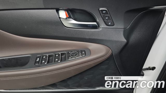 Hyundai Santafe 2023 — photo 18