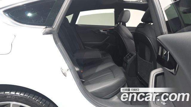 Audi A5 2020 — photo 17
