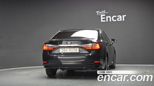 Lexus ES 2017 — photo 4