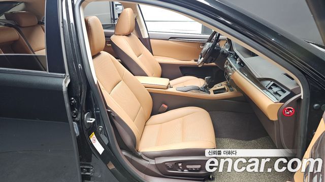 Lexus ES 2017 — photo 10