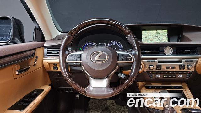 Lexus ES 2017 — photo 13