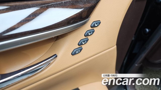 Lexus ES 2017 — photo 16