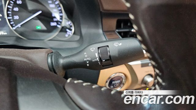 Lexus ES 2017 — photo 17