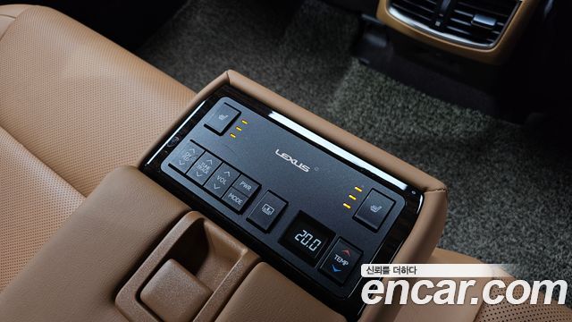 Lexus ES 2017 — photo 19
