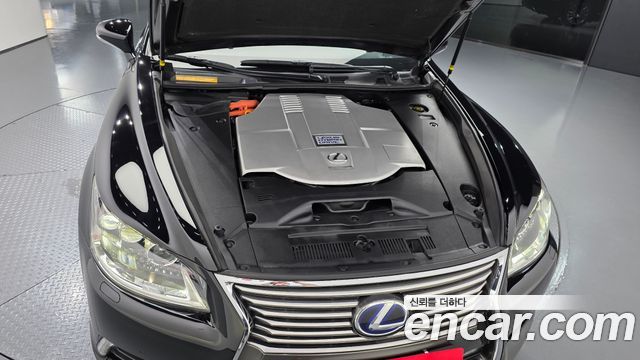 Lexus LS 2016 — photo 6