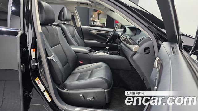 Lexus LS 2016 — photo 11