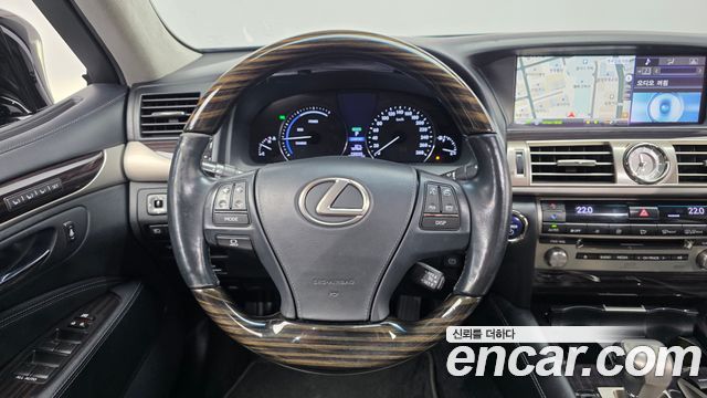 Lexus LS 2016 — photo 13