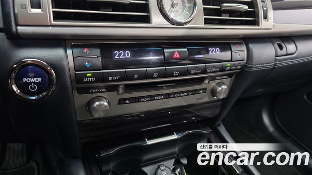 Lexus LS 2016 — photo 16