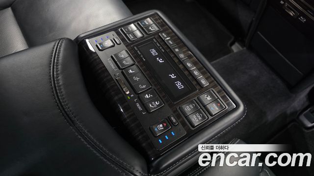 Lexus LS 2016 — photo 18