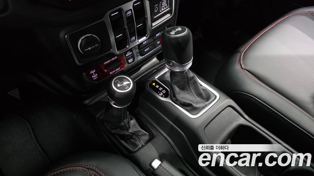 Jeep Wrangler 2025 — photo 12