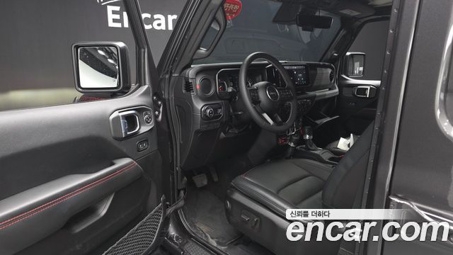 Jeep Wrangler 2025 — photo 13