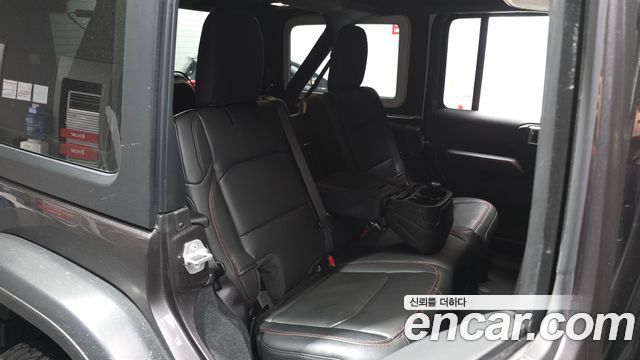 Jeep Wrangler 2025 — photo 18