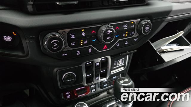 Jeep Wrangler 2025 — photo 23