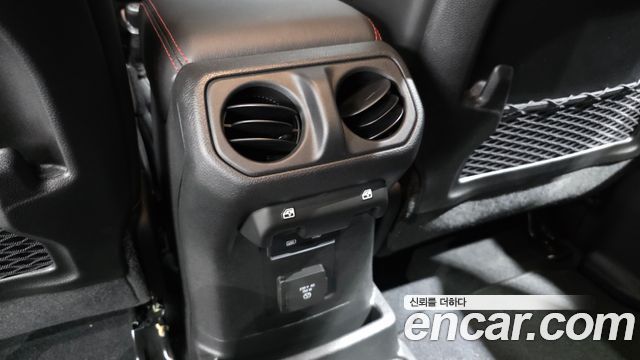 Jeep Wrangler 2025 — photo 25