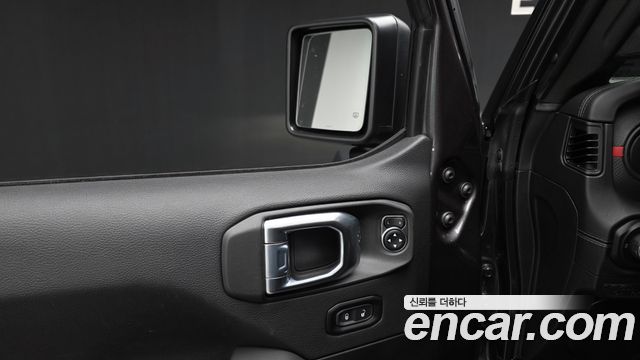 Jeep Wrangler 2025 — photo 31