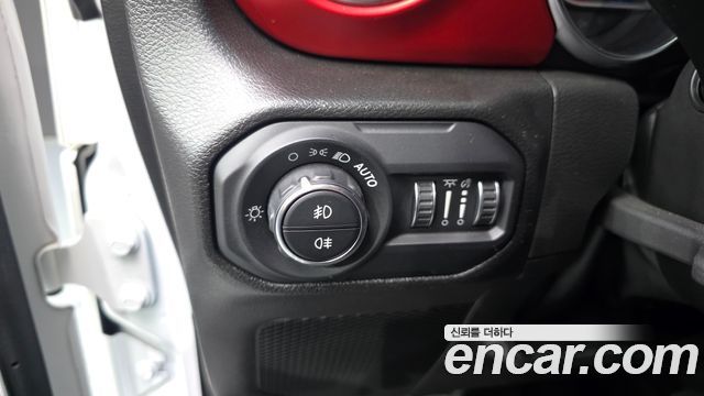 Jeep Wrangler 2022 — photo 26